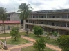 Mitten in Phnom Penh steht das Foltergefängnis S 21, das heute ein Mahnmal und Museum ist. 